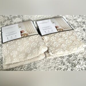 ‼️RARE‼️🎸Threshold🎸🔥NWT🔥LIGHT-FILTERING in Natural Clipped Texture (2 curtains)